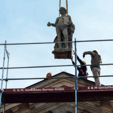 Aufstellung und Rückführung der Attikafiguren auf dem Neubau des Stadtschlosses